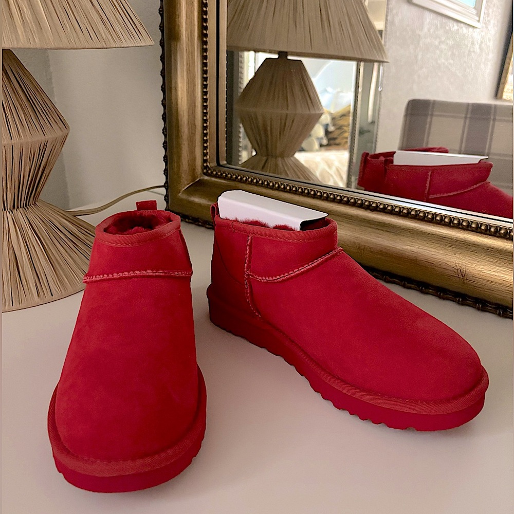 UGG | Ultra Mini | Size 7 | Red | NWT | ❤️ |